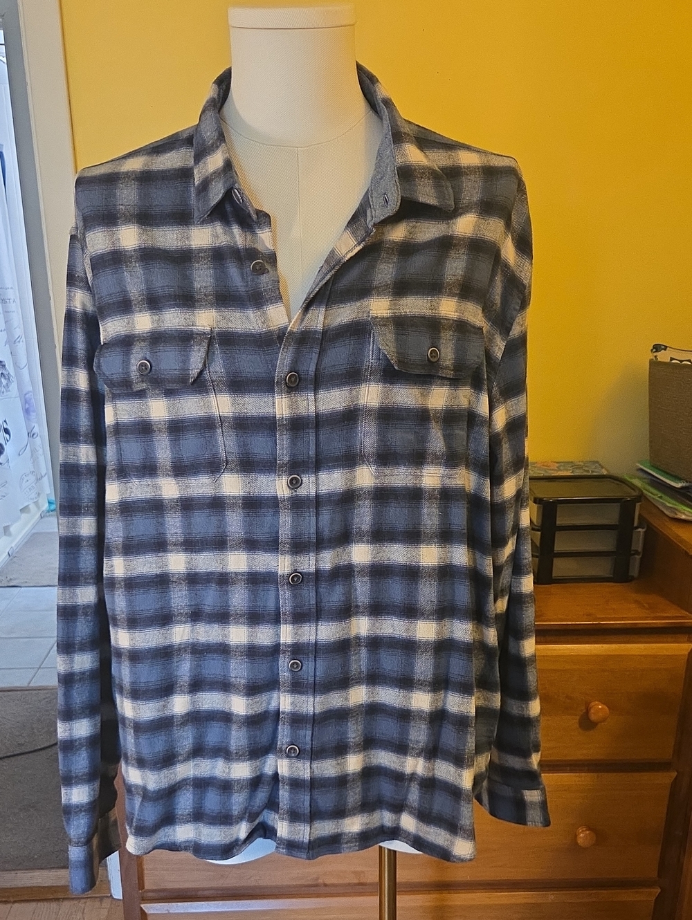 Men's Tailor Vintage Navy and White Plaid Long-Sleeve Button-Down Shirt